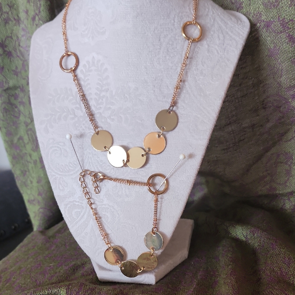 GOLD TONE NECKLACE & BRACELET SET NWOT